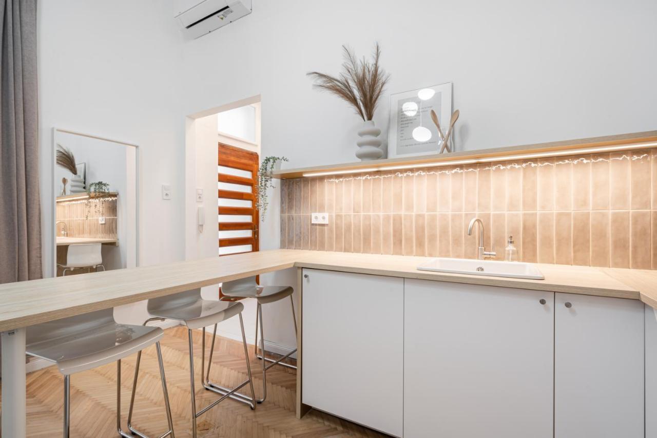 K10 - Kazinczy Street Heritage Suite - Best Location By Bqa Budapeste Exterior foto