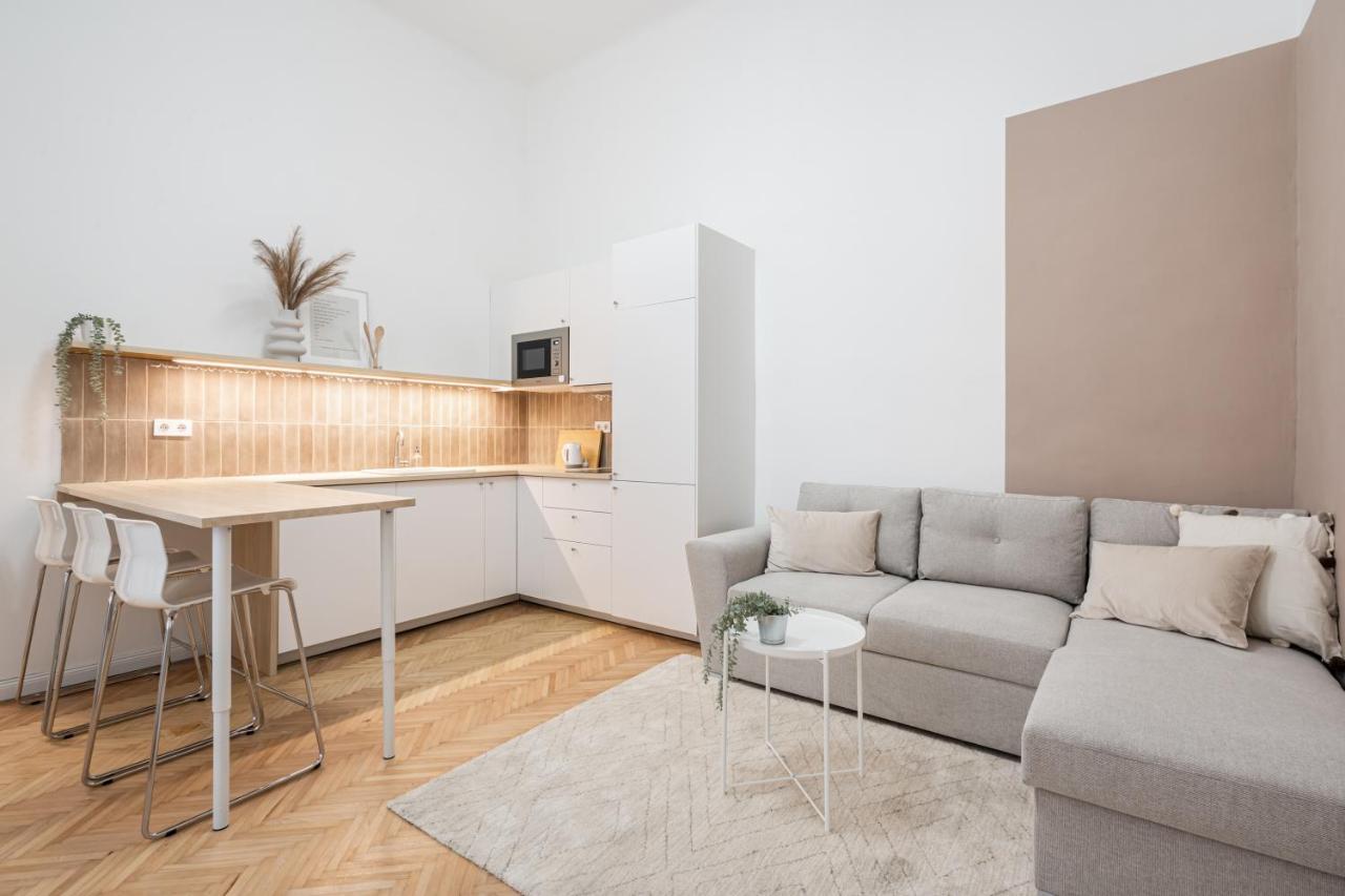 K10 - Kazinczy Street Heritage Suite - Best Location By Bqa Budapeste Exterior foto
